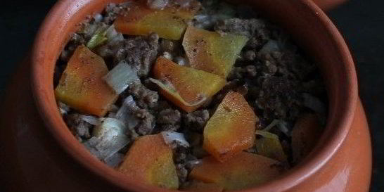 Гречка с фаршем в горшочках