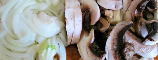 гречка с курицей под сметанно-грибным соусом. Шаг 2