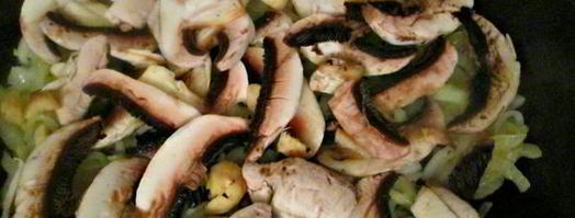 гречка с курицей под сметанно-грибным соусом. Шаг 4