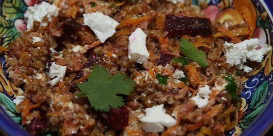 Гречка с овощами, козьим сыром и белым вином