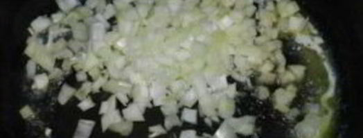 гречка с тушенкой и луком. Шаг 2