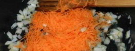 гречка с тушенкой и луком. Шаг 3