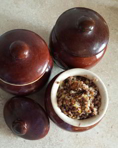 Гречка со свининой в горшочке по-купечески