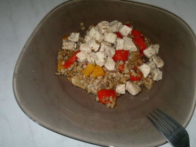Рецепт гречневой каши с ассорти из овощей и грудка индейки