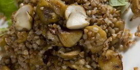 Гречневая каша с грибами и луком