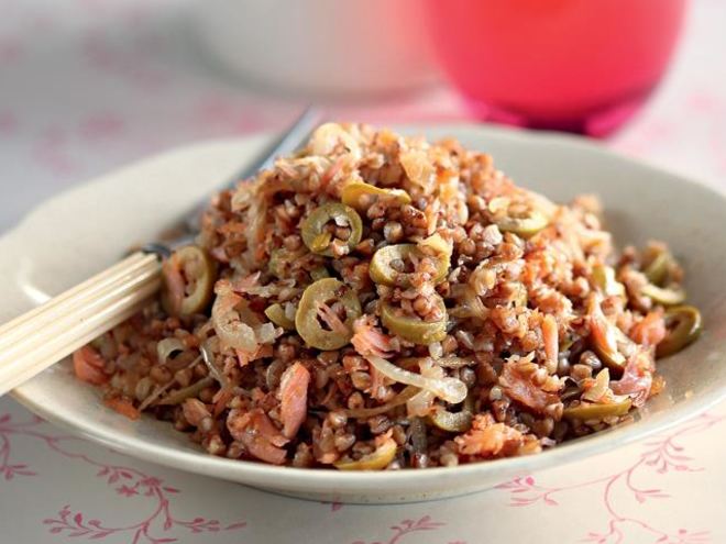 Рецепт гречневой каши с лососем и оливковым маслом