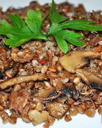 Каша гречневая с тушенкой и грибами Вкусняшка