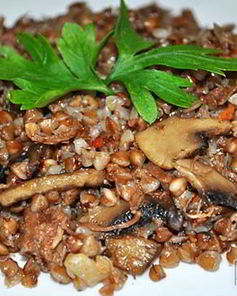 Каша гречневая с тушенкой и грибами Вкусняшка