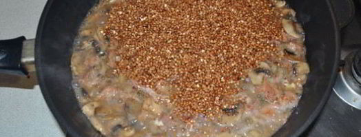 каша гречневая с тушенкой и грибами вкусняшка. Шаг 4