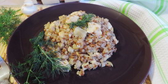 Сливочная гречка с грибами и курицей