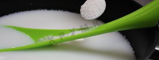 гурьевская каша с арахисом, бананами, киви и сухофруктами. Шаг 3