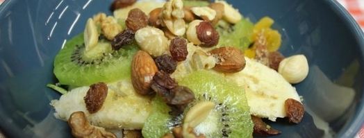 гурьевская каша с арахисом, бананами, киви и сухофруктами. Шаг 5