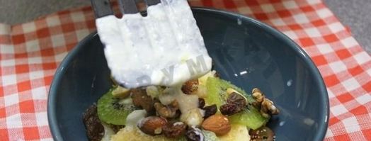 гурьевская каша с арахисом, бананами, киви и сухофруктами. Шаг 7