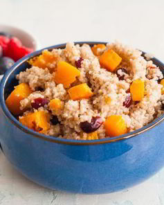 Ячневая каша с печеной тыквой и клюквой