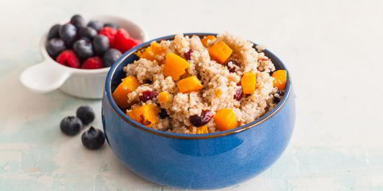 Ячневая каша с печеной тыквой и клюквой