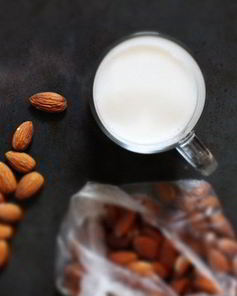 Быстрое миндальное молоко