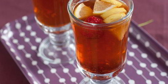 Имбирный чай с клубникой