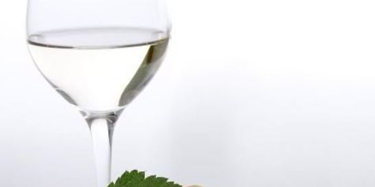 Домашнее вино из белой смородины