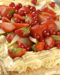 Фруктово-ягодный наполеон в мятном сиропе