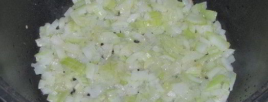 фунчоза с морским коктейлем и зеленым горошком. Шаг 2