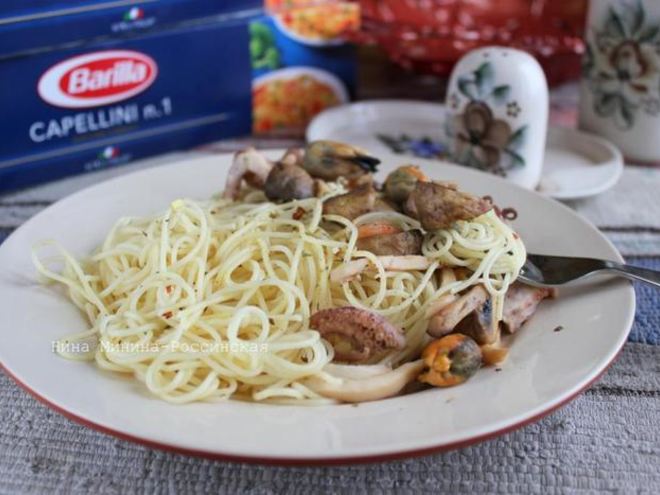Рецепт капеллиней с морским коктейлем и шампиньонами