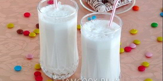 Коктейль с ликером Амаретто и мороженым