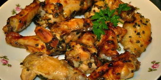 Куриные крылышки глазированные кленовым сиропом