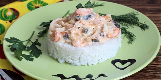 Морской коктейль в сливочном соусе