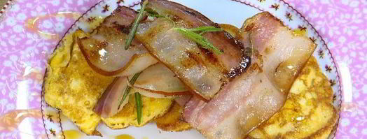 оладушки из поленты с обжаренным салом и кленовым сиропом. Шаг 6