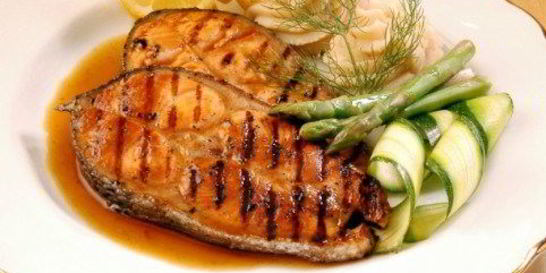 Острый лосось на гриле в глазури из кленового сиропа