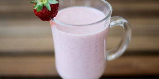 Клубнично-банановый смузи