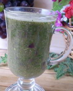 Зеленый коктейль с виноградом