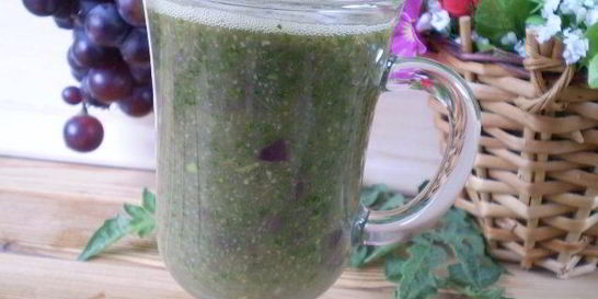 Зеленый коктейль с виноградом