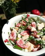 Летний салат с яблоками