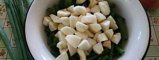 летний салат с яблоками. Шаг 3