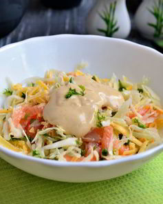 Острый салат из капусты с семгой и сыром