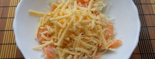 острый салат из капусты с семгой и сыром. Шаг 2