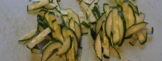 овощной салат с капустой и тремя видами лука. Шаг 4