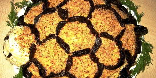 Салат Черепаха с черносливом