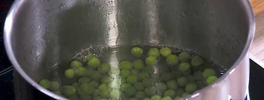 салат из бурого риса с семгой и манго. Шаг 2