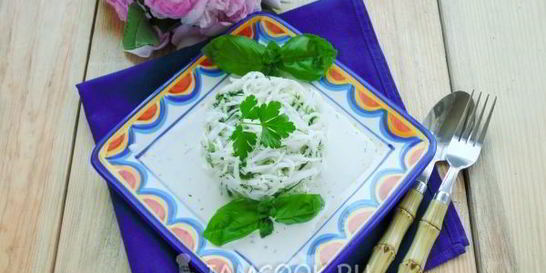 Салат из дайкона со сметаной