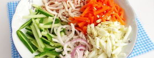 салат из кальмаров с морковью и огурцом. Шаг 12