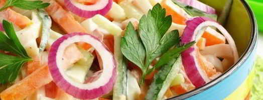 салат из кальмаров с морковью и огурцом. Шаг 18