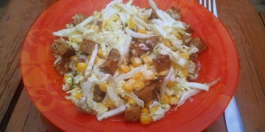 Салат из китайской капусты с сухариками