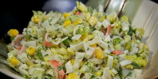 Салат из крабовых палочек и кукурузы