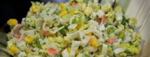 салат из крабовых палочек и кукурузы. Шаг 4