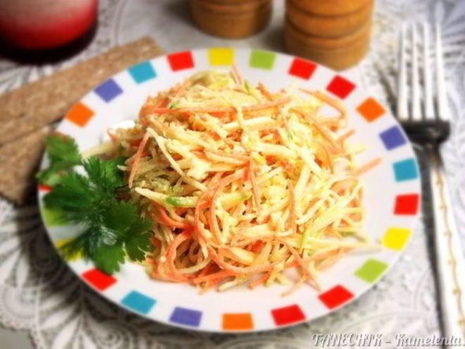 Рецепт салата из маргеланской редьки, моркови и яблока