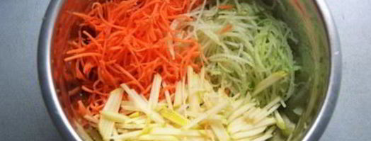 салат из маргеланской редьки, моркови и яблока. Шаг 2