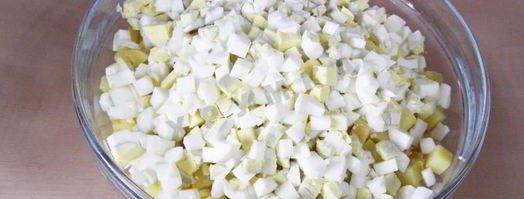 салат из отварной красной рыбы. Шаг 8