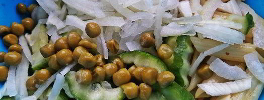 салат из овощей с пастой и сырными шариками. Шаг 5